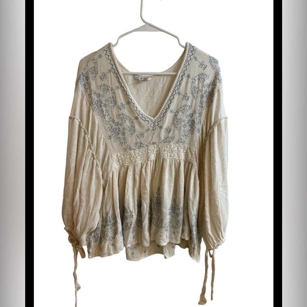 American Eagle Cream and Blue Blouse